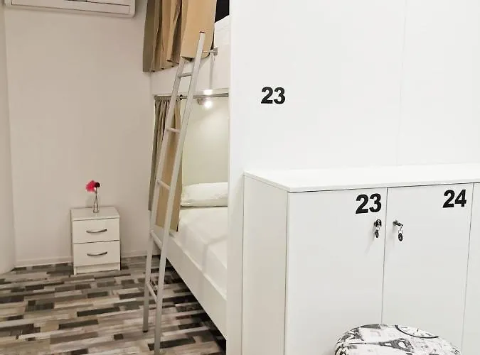 Book'n'hook Хостел