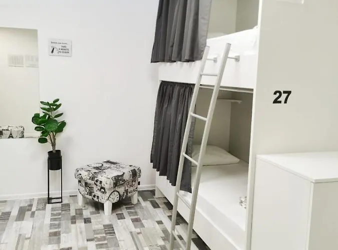 Book'n'hook Hostel *