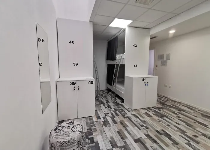 Book'n'hook Hostel *